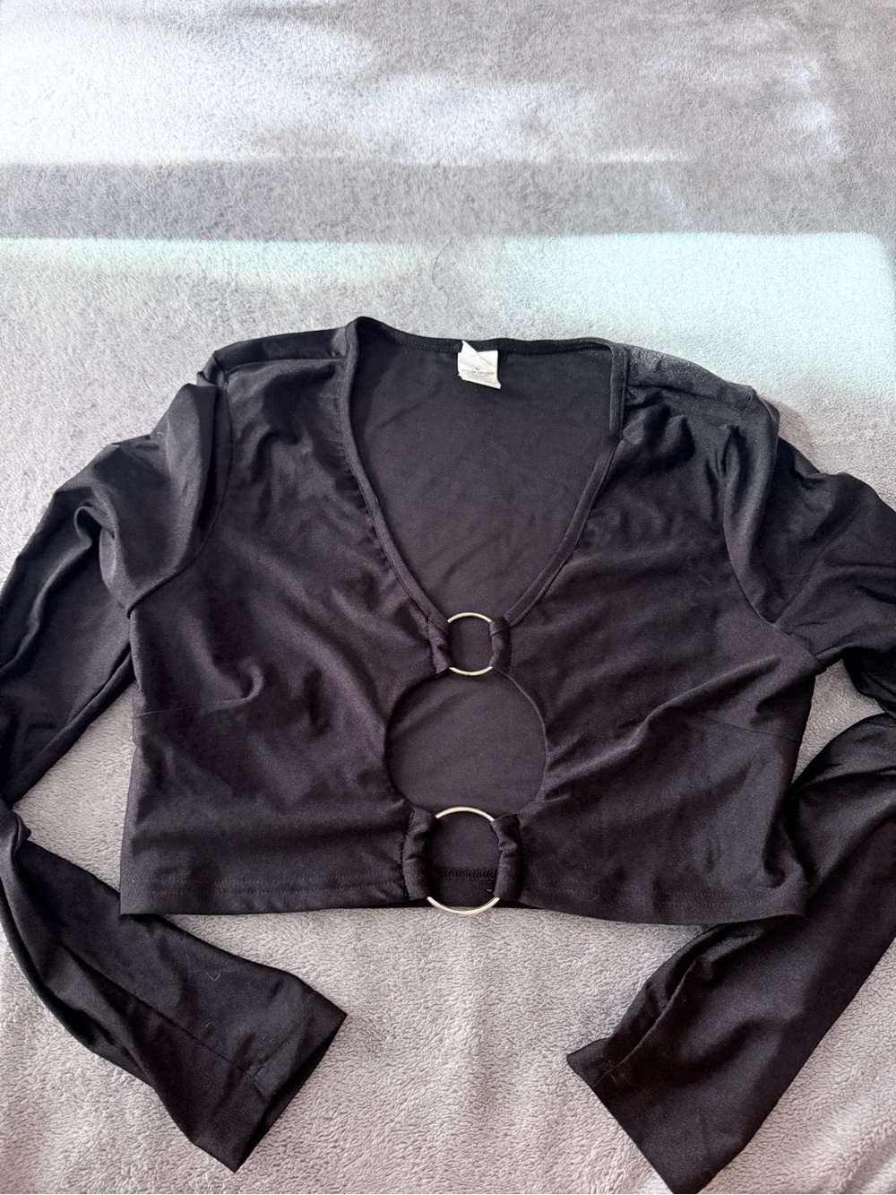 IHeartRaves Black Long-Sleeve Ring-Detail Crop Top